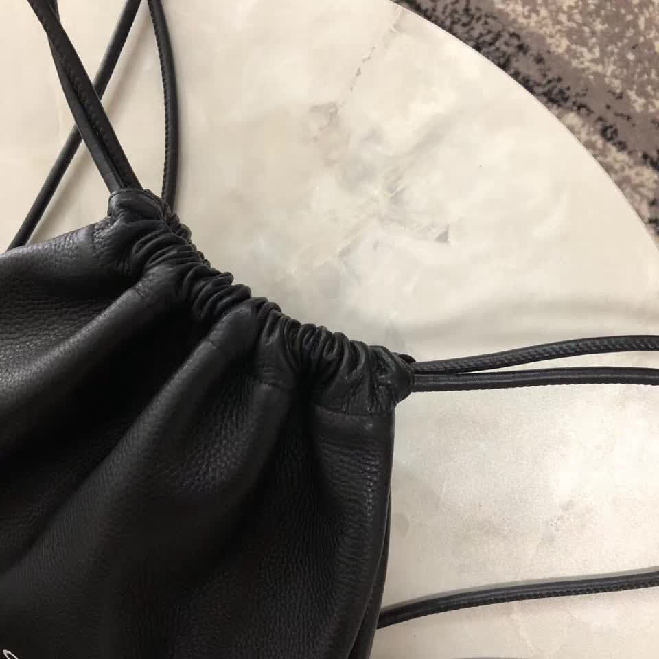 BALENCIAG巴黎世家 新品 抽繩背包  BL1556